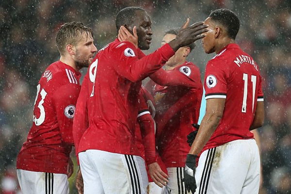 Lukaku nổ súng, Man Utd tiếp tục bám đuổi Man City