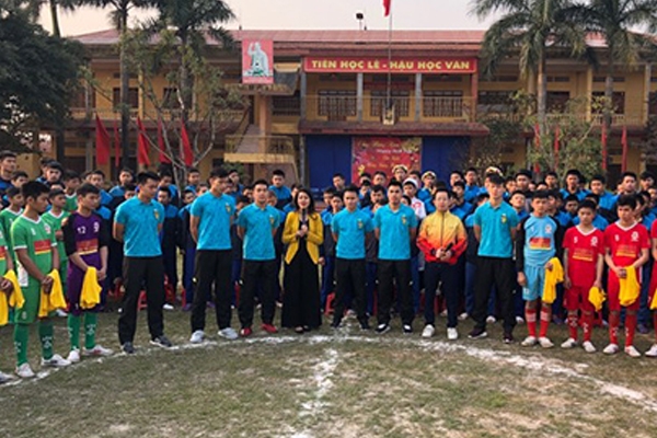 Quang Hải và đồng đội làm thiện nguyện đầy ý nghĩa dịp Tết