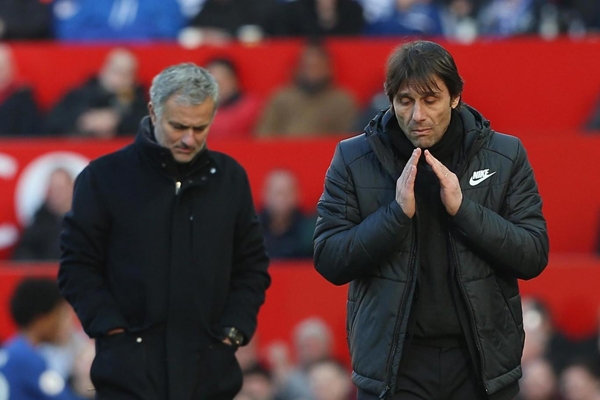 Mourinho hả hê, Conte không phục thắng lợi của Man Utd