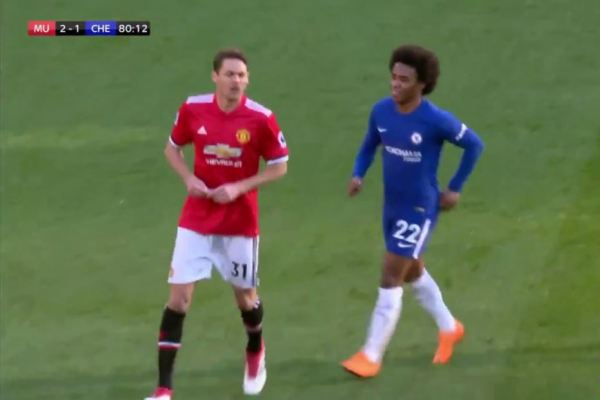 Mourinho viết gì trong mảnh giấy được đưa cho Matic?