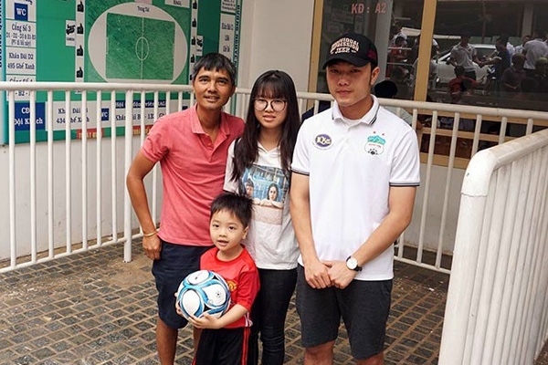 Hai ngày, Xuân Trường - Công Phượng giúp HAGL thu về hơn nửa tỷ đồng