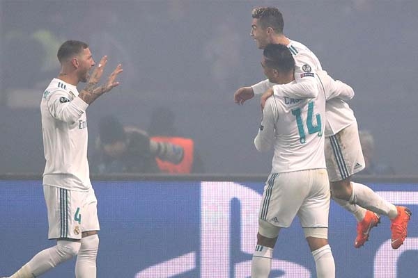 Xác định hai đội đầu tiên giành vé vào tứ kết Champions League