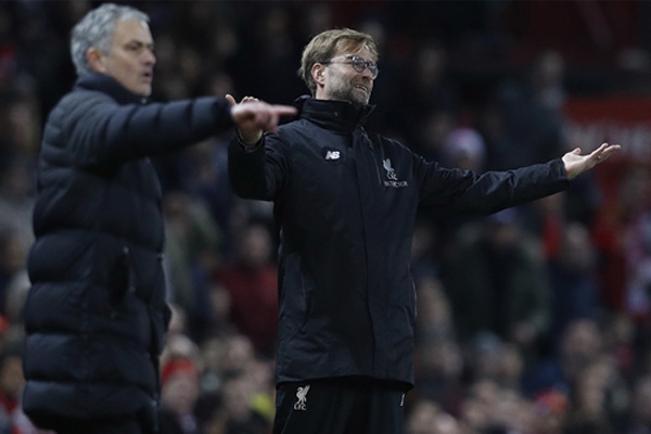 HLV Mourinho hả hê, Jurgen Klopp cay cú vì thua Man Utd