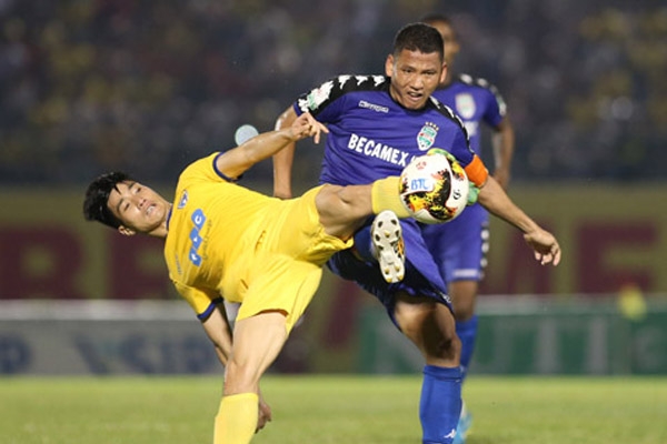 2 HLV và 1 cầu thủ bị đuổi ở trận cầu căng thẳng nhất vòng 5 V-League