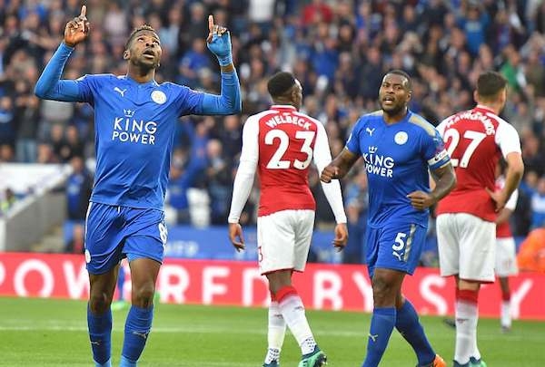 10 người Arsenal thua đậm Leicester City