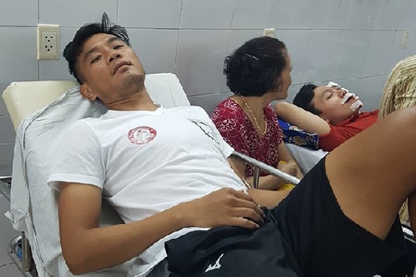 HLV Miura 'nổi điên' vì học trò bị dập phổi, nghi đứt dây chằng do lối đá bạo lực