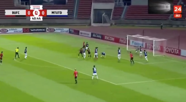 VIDEO: Văn Lâm cản phá xuất thần khiến ý định ăn mừng sớm của đối thủ bất thành