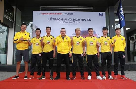 Bốn đội bóng đá phủi chung tay làm từ thiện