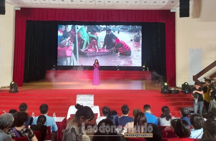 Đặc sắc chương trình nghệ thuật 'Ủng hộ miền Trung thương yêu - Nơi ấm áp trái tim'