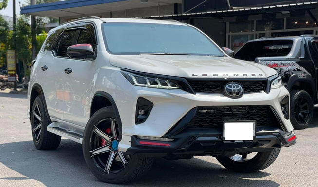 Biến Toyota Fortuner đời cũ thành Legender chỉ với 48 triệu đồng