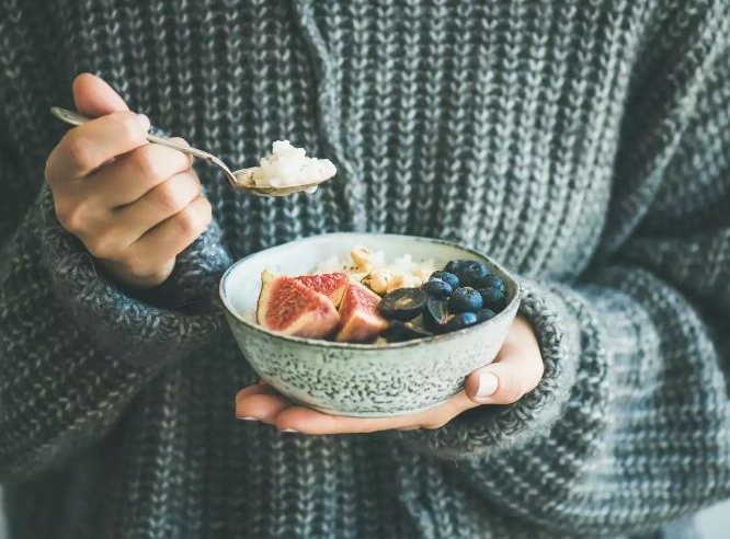 2 lý do tại sao chúng ta thường ăn nhiều hơn vào mùa đông