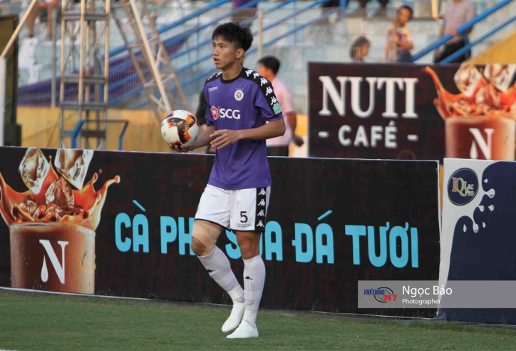 HLV Lê Thụy Hải: 'Để Văn Hậu đá U19 là phí tài năng'