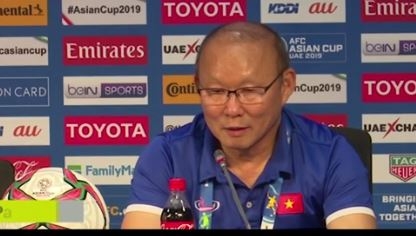 VIDEO: HLV Park phản pháo những chỉ trích về lối đá tiêu cực