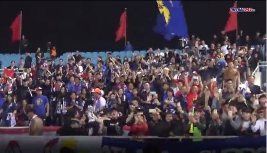 VIDEO: CĐV Thái Lan đồng loạt hô vang hai chữ 'Việt Nam' trên sân Mỹ Đình