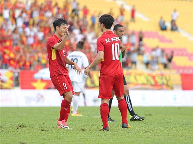 VIDEO: Đội hình 'Siêu tấn công' Việt Nam đấu Curacao - Song sát U19 một thời