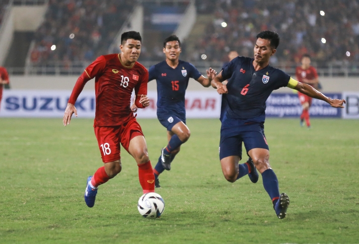 Hậu vệ Thái Lan suýt làm gãy chân đồng đội cũ ở Thai League