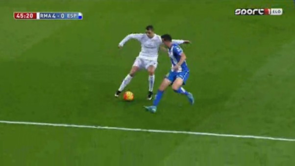 Ronaldo, Shaqiri và những siêu phẩm bị lãng quên trong năm 2016
