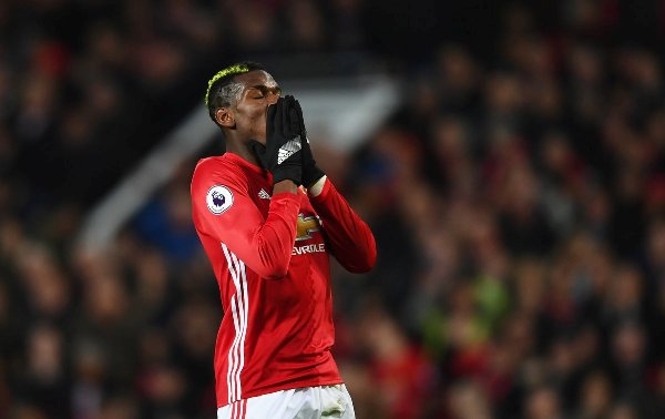 Pogba mắc sai lầm, Man Utd bất ngờ thủng lưới trước Liverpool