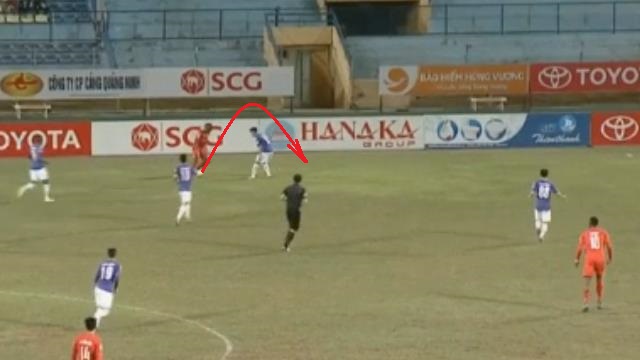 VIDEO: Pha gắp bóng cầu vồng cực chất của sao Bình Dương