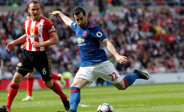 VIDEO: Mkhitaryan ghi bàn đẳng cấp nâng tỷ số lên 2-0 cho MU