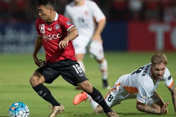 VIDEO: Xem Messi Thái 'rang lạc' như Ronaldo trước người Úc