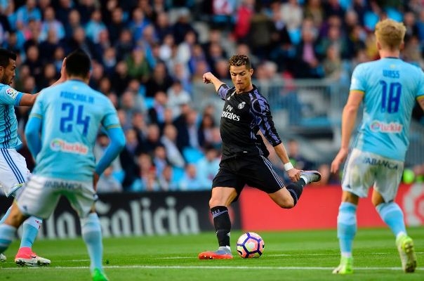 Màn trình diễn giúp Ronaldo lập kỷ lục vô tiền khoáng hậu
