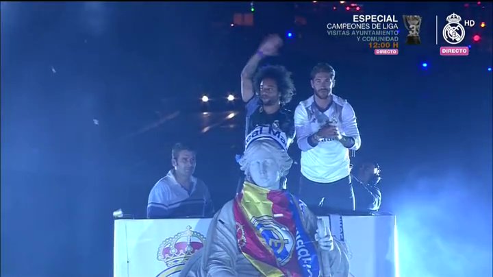 VIDEO: Real Madrid diễu hành mừng chức vô địch La Liga