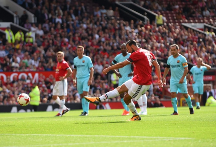 Highlights: Huyền thoại Man Utd 2-2 Barcelona