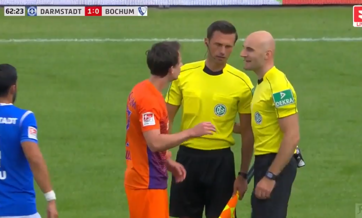 VIDEO: Pha bóng fairplay nhất năm của cầu thủ Bundesliga 2