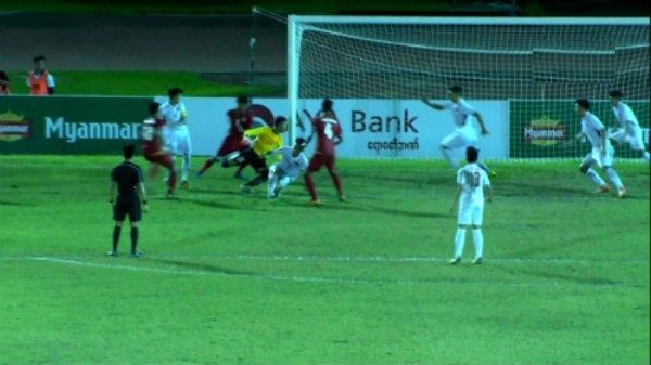 VIDEO: Sai lầm đáng tiếc của thủ môn U18 Việt Nam