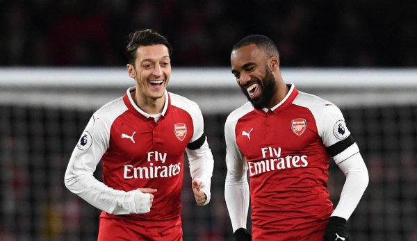 Highlights Arsenal 5-0 Huddersfield (Vòng 14 Ngoại hạng Anh)