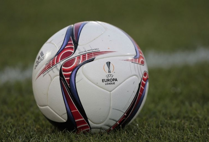 Man United sẽ phải đá Europa League trên sân trung lập