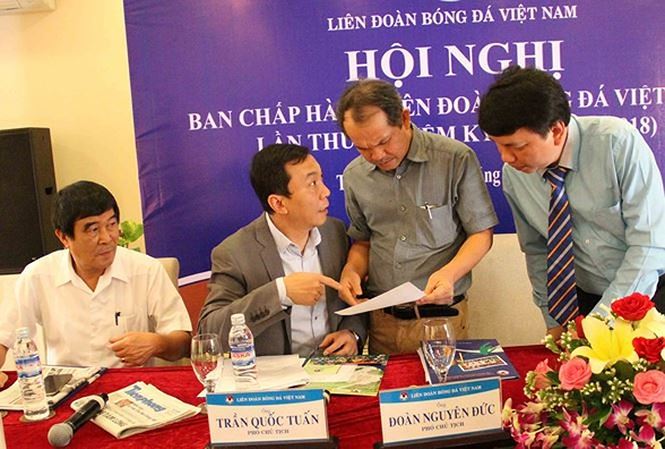 Bầu Tú đã cứu bầu Đức ‘một bàn thua trông thấy’