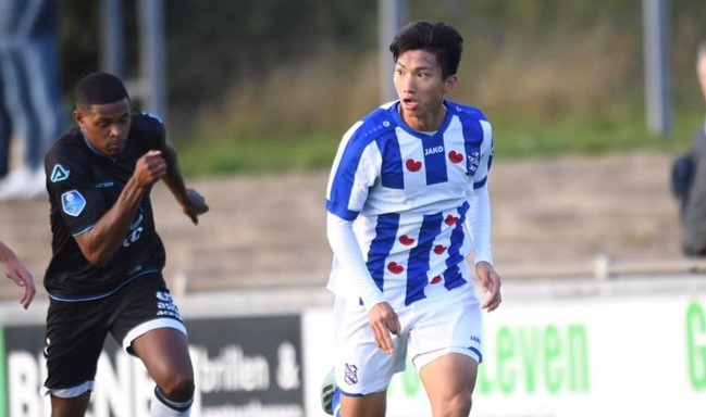 Văn Hậu đá trọn 90 phút trong chiến thắng của Jong Heerenveen