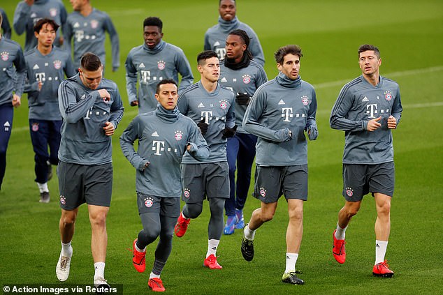 Chùm ảnh: Các cầu thủ Bayern tập luyện trước đại chiến 
