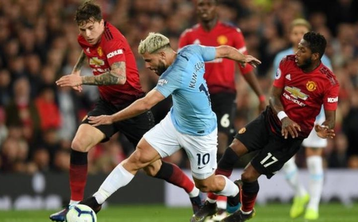 Man City vượt mặt MU tại Ngoại hạng Anh