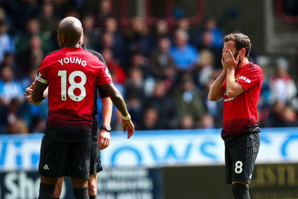 Hòa thất vọng trước Huddersfield, MU hết cơ hội vào top 4