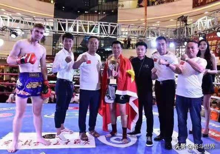 'Ông già' Trung Quốc tuổi 52 hạ gục tay đấm U20 đầy nghi vấn 