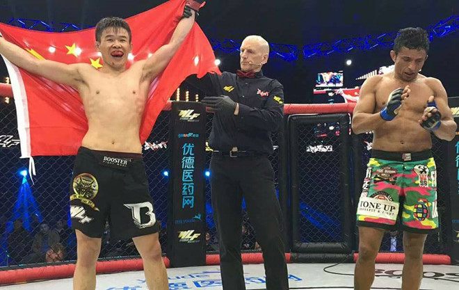Võ sĩ Trung Quốc mất nguyên hàm răng vì dùng đồ bảo hộ 'Tàu'