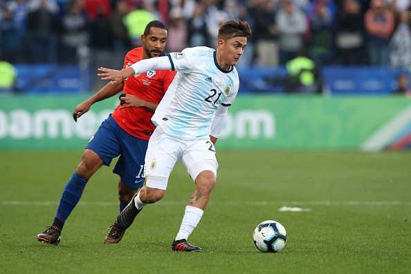 Argentina chia điểm trong ngày vắng 'Messi đệ nhị' trở thành điểm sáng