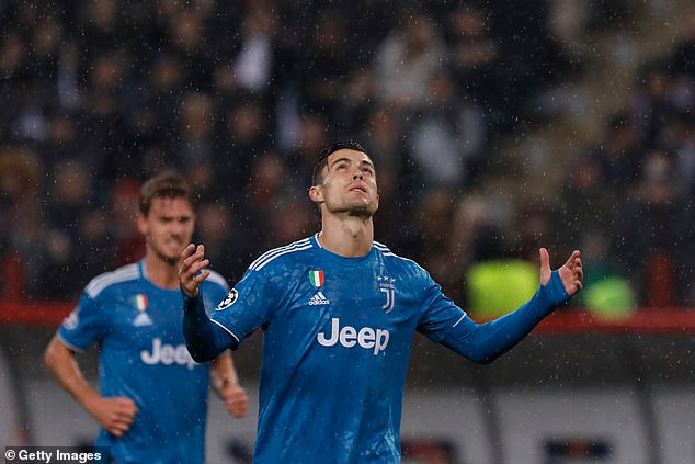 Ramsey lên tiếng sau khi bị tố 'cướp' bàn thắng của Ronaldo