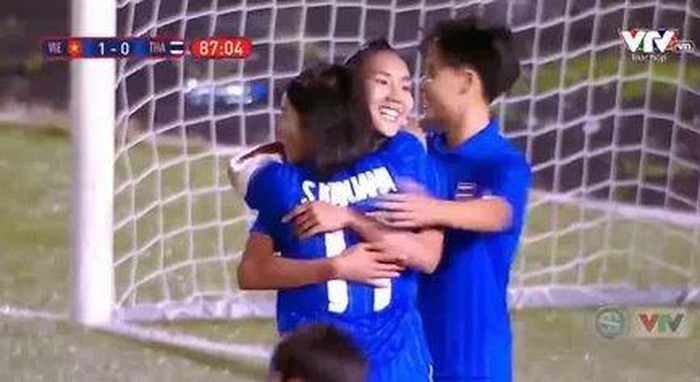 Lộ thân thế cầu thủ 'gieo sầu' cho nữ Việt Nam 