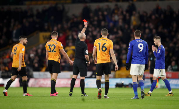 VAR vào cuộc, Wolves chia điểm với 10 người của Leicester