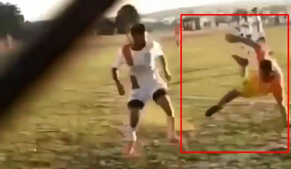 VIDEO: Húc đối thủ không lượng sức và cái kết 'đắng'