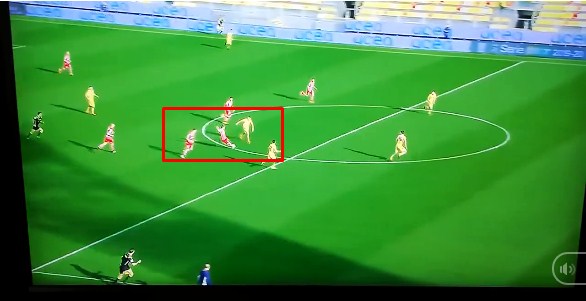 VIDEO: Mãn nhãn với siêu phẩm từ giữa sân được ví như 1 'kỳ quan' 