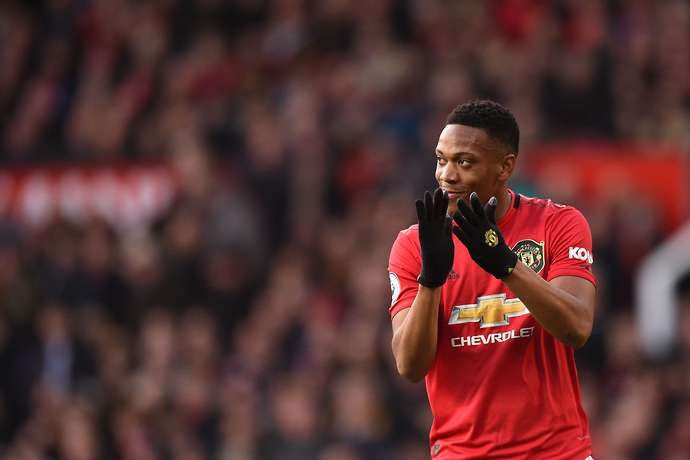 CĐV 'phát sốt' vì ngoại hình mới của Martial