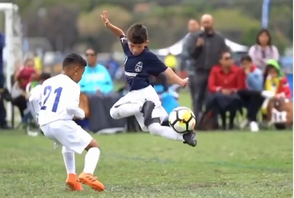 VIDEO: Đã mắt với màn biểu diễn như Neymar của sao nhí