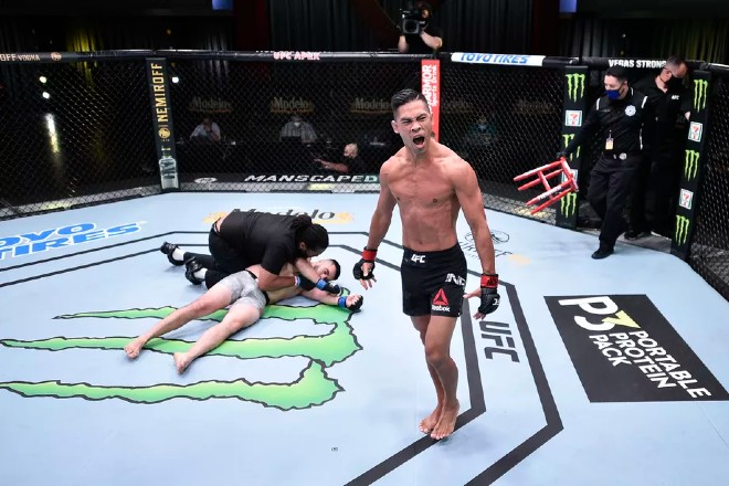 Võ sĩ gốc Việt hạ đối thủ chóng vánh sau 30 giây tại UFC