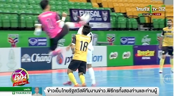 VIDEO: Thẻ đỏ cho cú song phi khiến đối thủ nằm im của thủ thành futsal