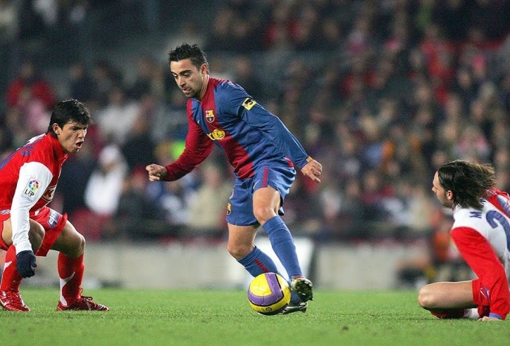 VIDEO: Những pha bóng 'ma mị' của Xavi thời còn khoác áo Barca